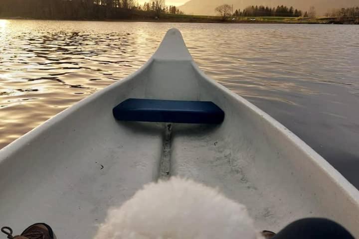 Pa Bondegard, Med Batutleie